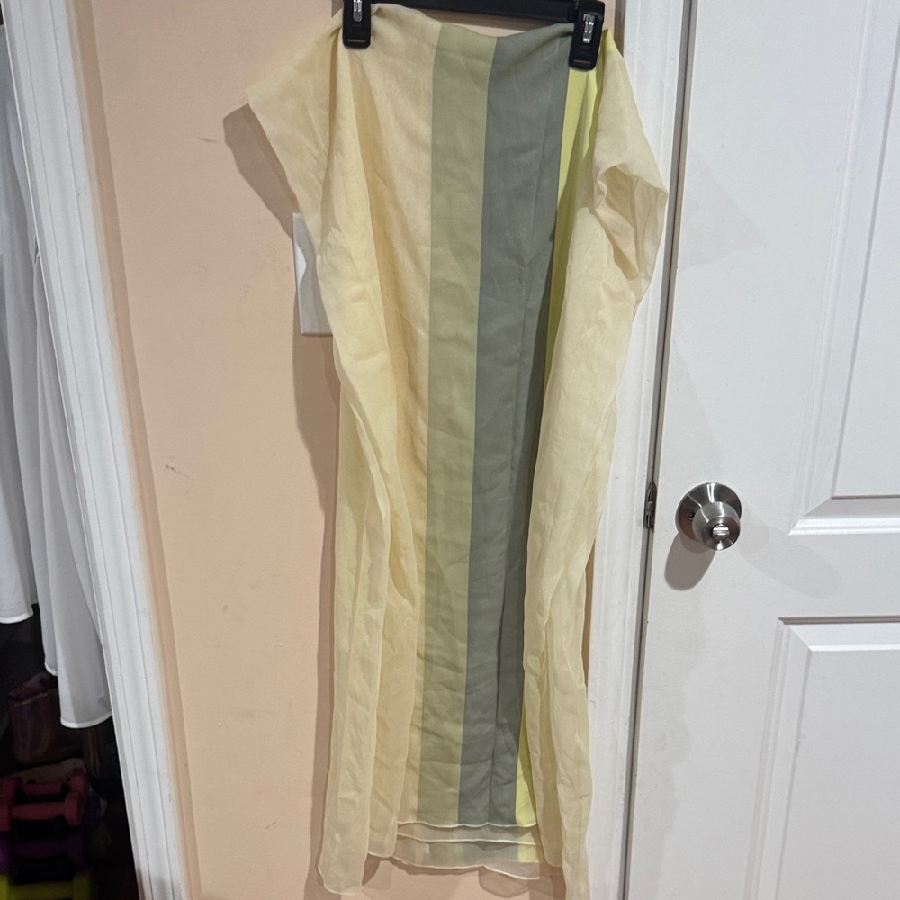 Elegant Yellow and Gray Scarf